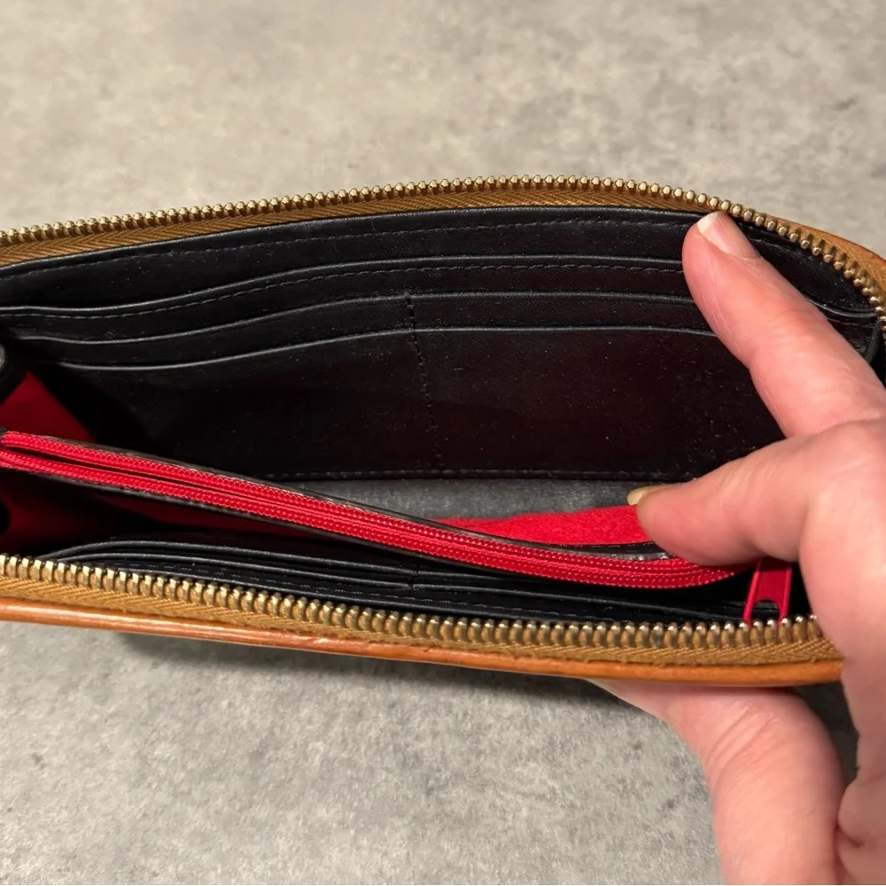 Dooney & Bourke 3/4 Zip Accordian Wallet in Black w/Tan Leather Trim! GUC!! - Picture 9 of 13